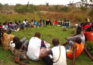 084-sinantiseis-me-ti-neolaia