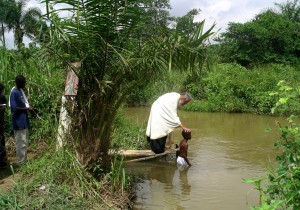 089-vaptisi-ston-potamo-loubomou