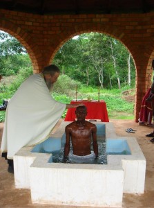 091-vaptisi-se-vaptistirio-se-sxima-stavrou